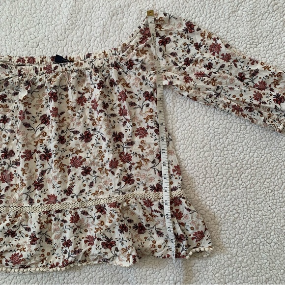 American Eagle Floral Off the Shoulder Top - Picture 7 of 8